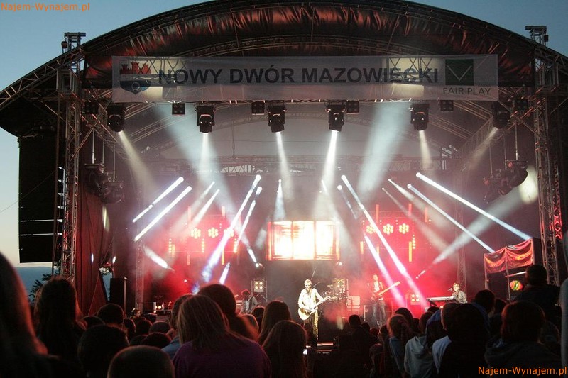 www.optis.pl technika estradowa, techniczna obsługa imprez estradowych, wynajem scen, oświetlenie nagłośnienie, naglosnieniowa oświetleniowa aparatura, oswietleniowa aparatura, podesty, sceny, zadaszenia, barierki ochronne, koncerty, realizacja dżwi