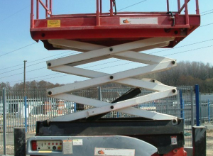 wynajem Podnośnik nożycowy Haulotte Compact 10DX 8m