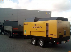 wynajem kompresor śrubowy przewoźny CompAir C200TS-24